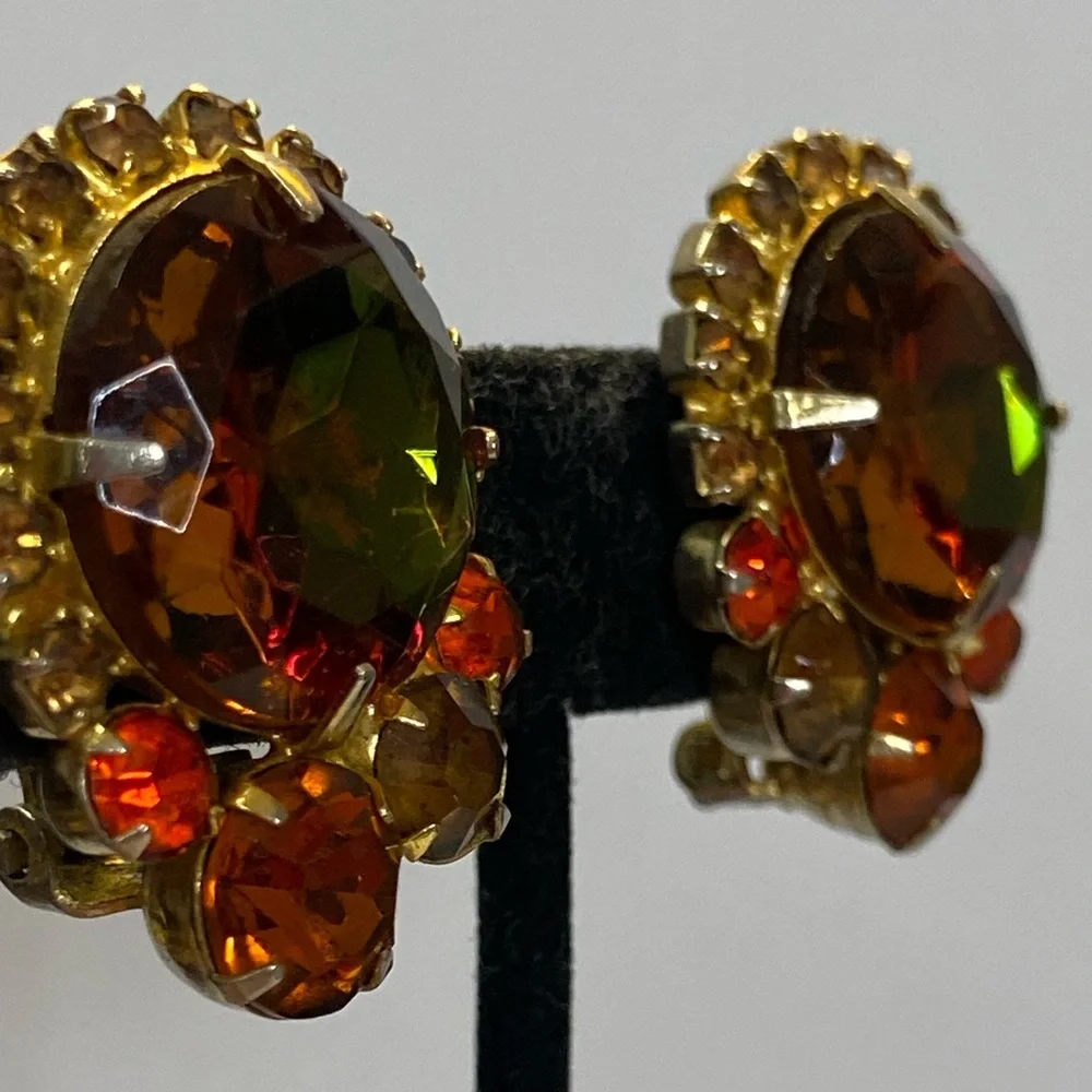 VINTAGE TARA CLIP ON EARRINGS - Picture 2 of 7